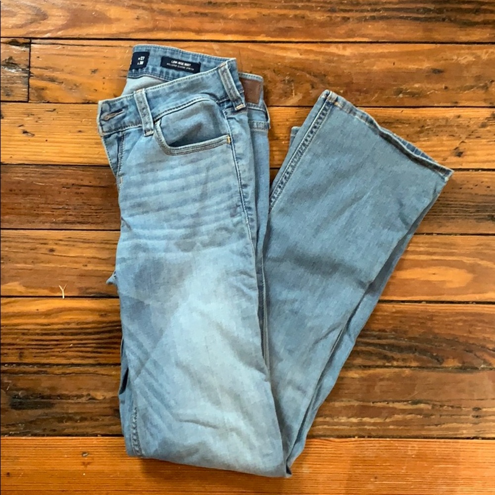NWOT Hollister low-rise bootcut jeans size 5 short